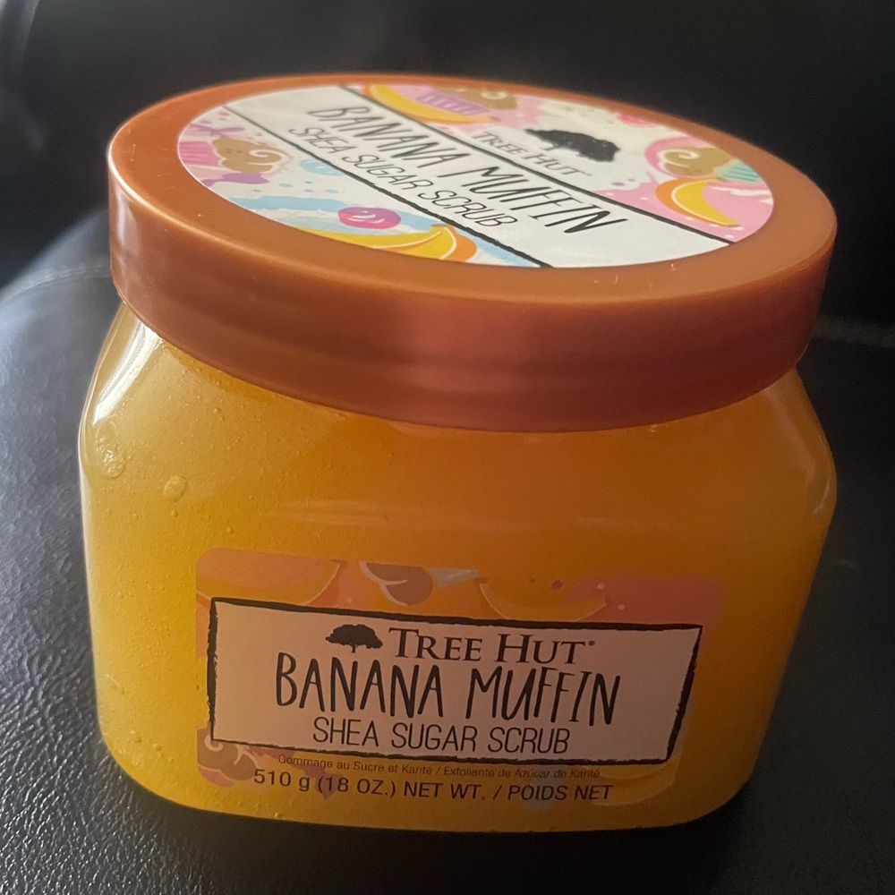 BRAND NEW BANANA MUFFIN TREE HUT SHEA SUGAR SCRUB!! VERY RARE